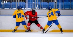 Гравці юнацької збірної України проти Угорщини на чемпіонаті світу в дивізіоні 1A, Криниця-Здруй