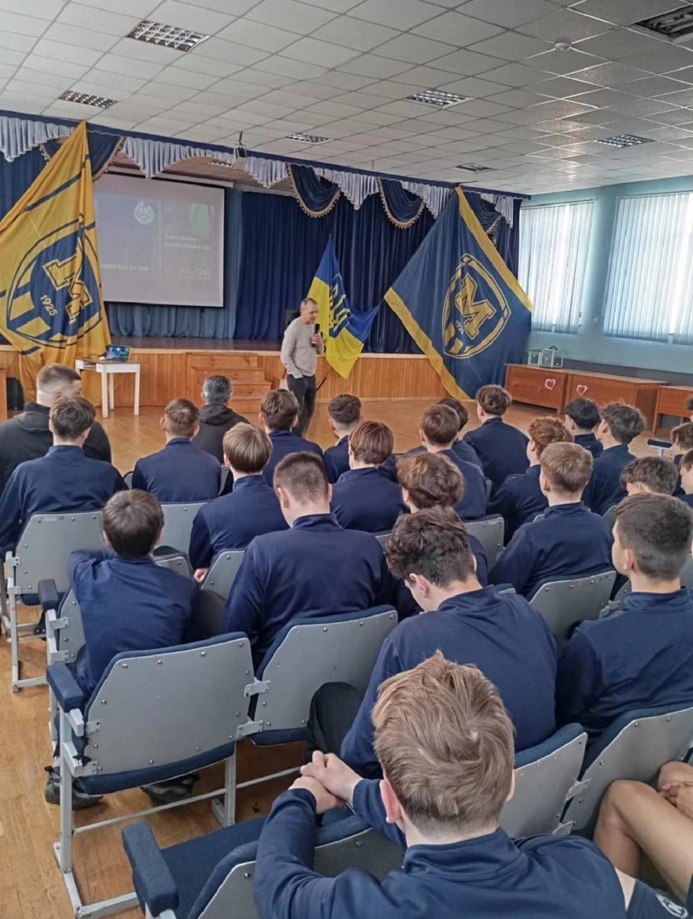 Андрій Шандор проводить семінар для юних футболістів ДЮСШ №15 Київ, Еліт-ліга Національної ліги майбутнього