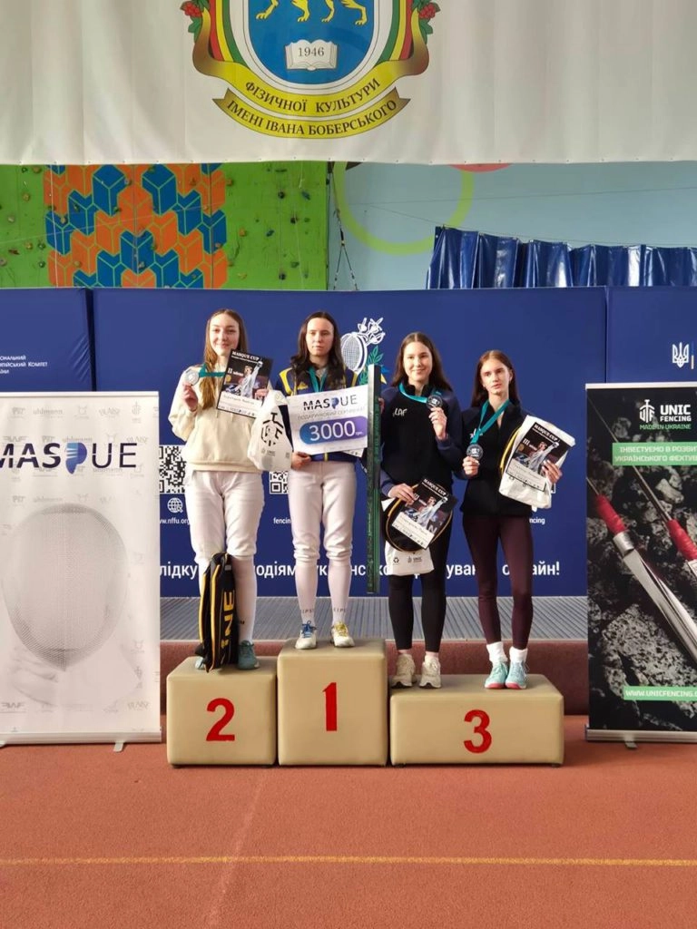 Юлія Мукоїд на п'єдесталі пошани після перемоги на турнірі «Masque Cup» у Львові