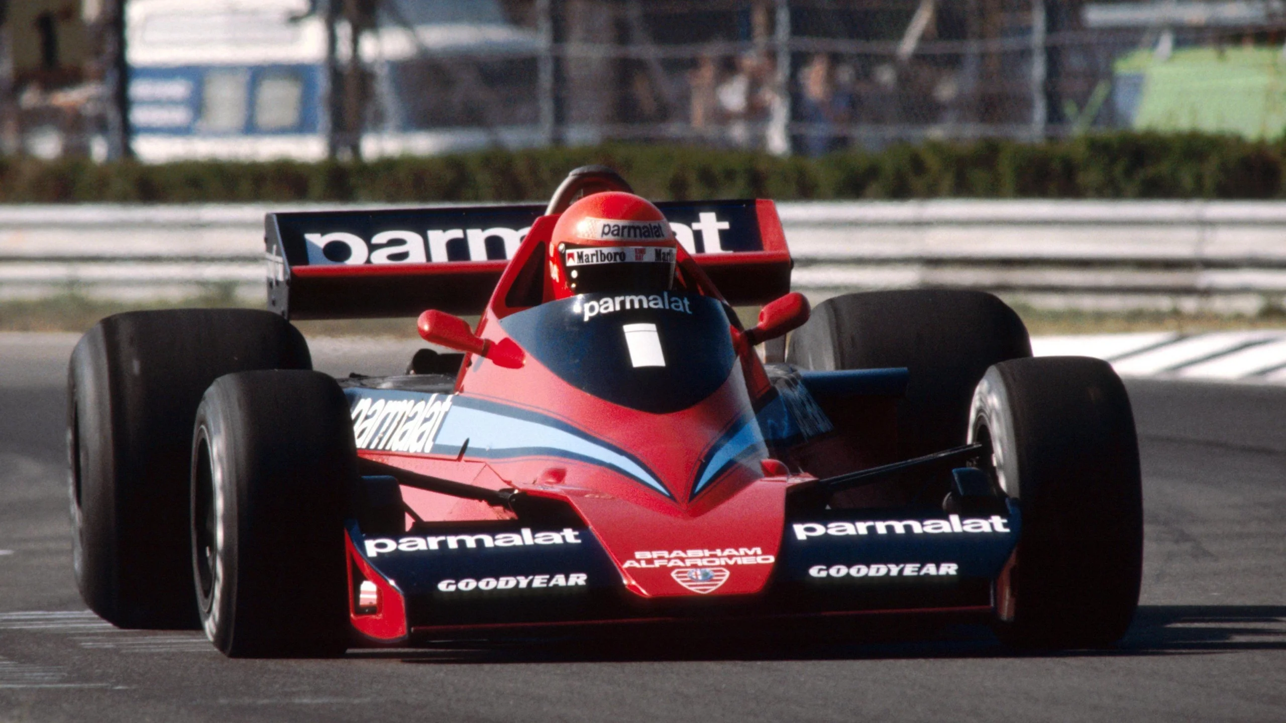 Болід Brabham BT52 на трасі під час Гран-прі Формули 1, 1983 рік, змагання в Нюрбургринзі