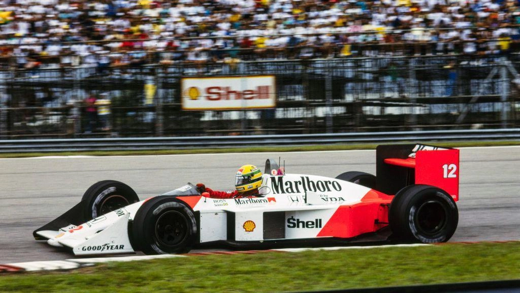 Айртон Сенна за кермом McLaren MP4/4 під час Гран-прі Бразилії 1988 року, легендарний болід Формули 1