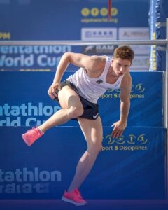 Юрій Ковальчук долає смугу перешкод на Першому Етапі Кубка Світу з сучасного п'ятиборства