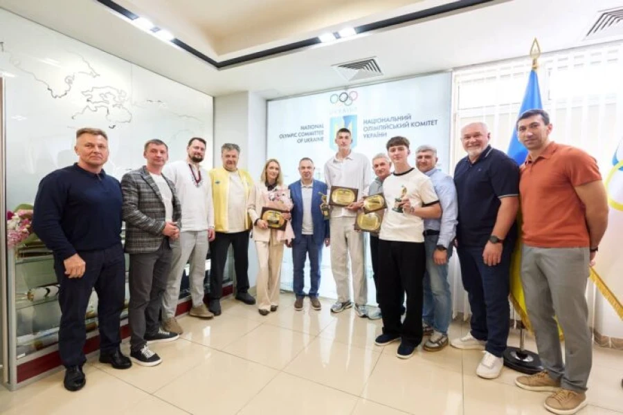 Хто став Найкращим спортсменом місяця: Дорощук і його тренер