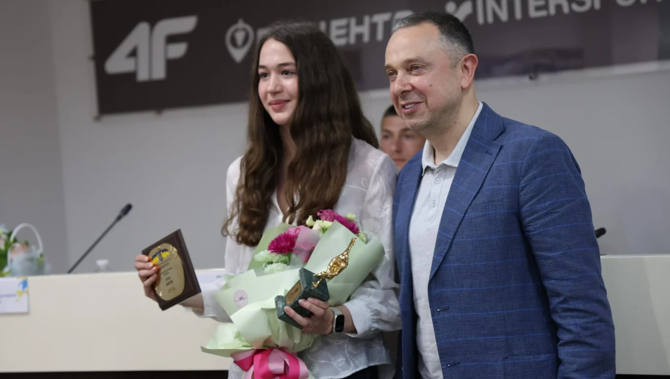 Хто підкорив квітень? Аліна Дмитрук бере трофей НОК вдруге поспіль