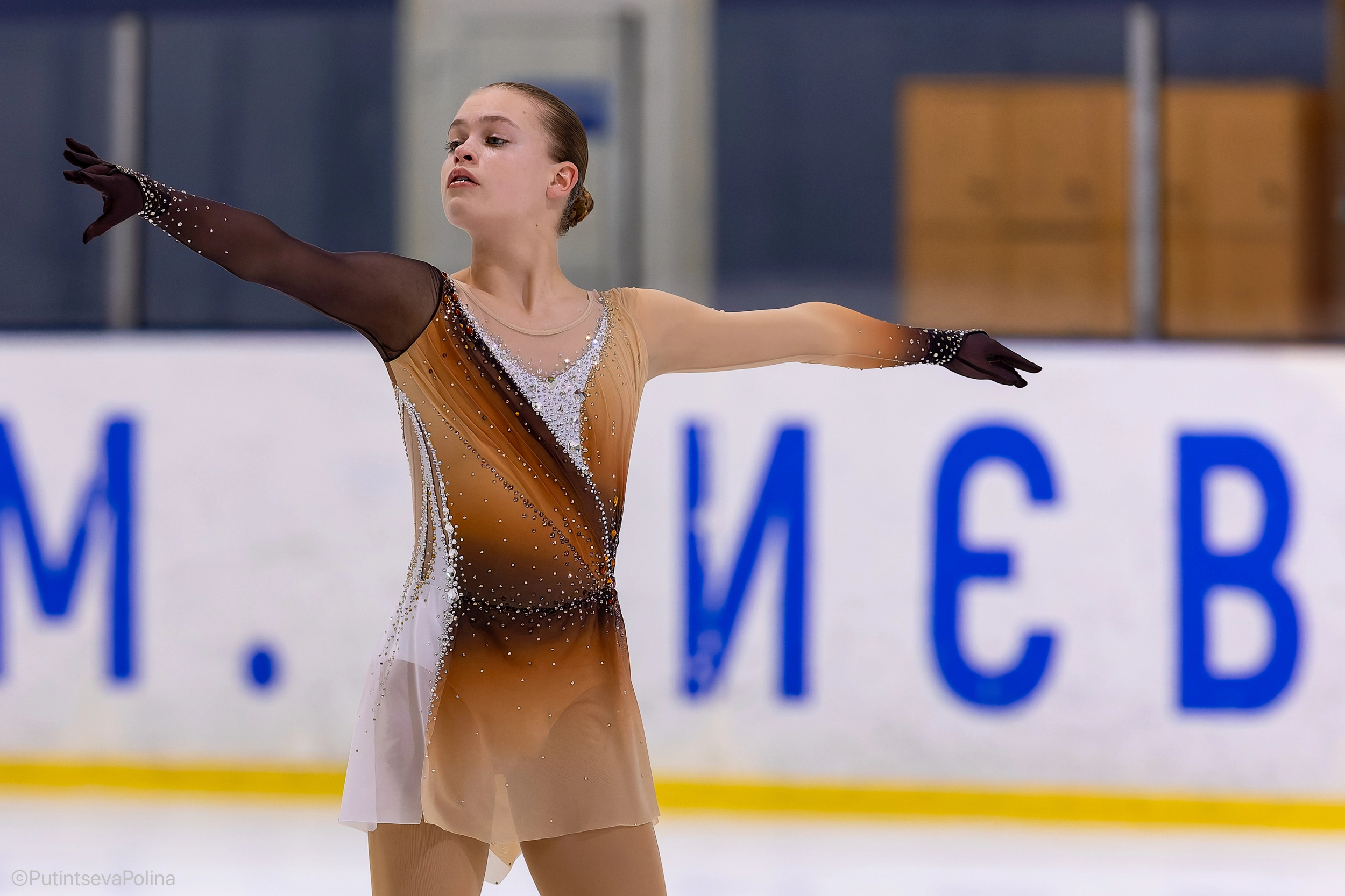 Фігуристка клубу «Skating Skills» виступає на чемпіонаті Києва з фігурного катання на Льодовій арені