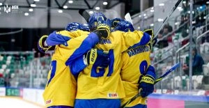 Гравці збірної України святкують перемогу над Японією на чемпіонаті світу в Польщі, Дивізіон 1
