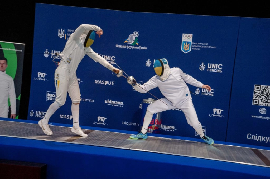 Чемпіонат України-2026: поєдинок шпажистів Харкова проти команди Києва на шляху до перемоги