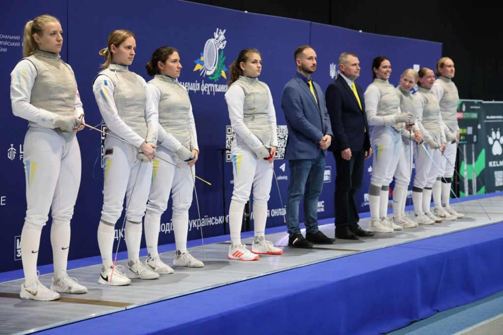 Жіноча збірна Одеси з шаблі на чемпіонаті України-2026 у Києві перед фіналом з Черкасами