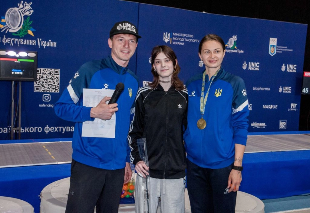 Чемпіонка України з фехтування Олена Кравацька на церемонії нагородження в Києві