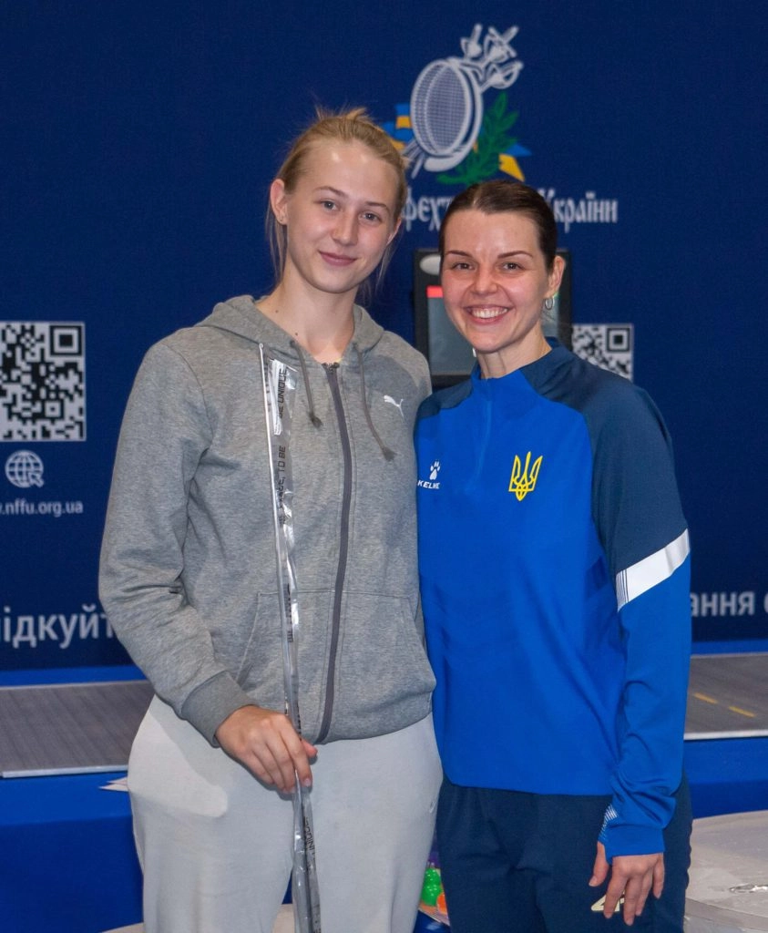 Аліна Комащук святкує перемогу на чемпіонаті України-2026 з фехтування в Києві