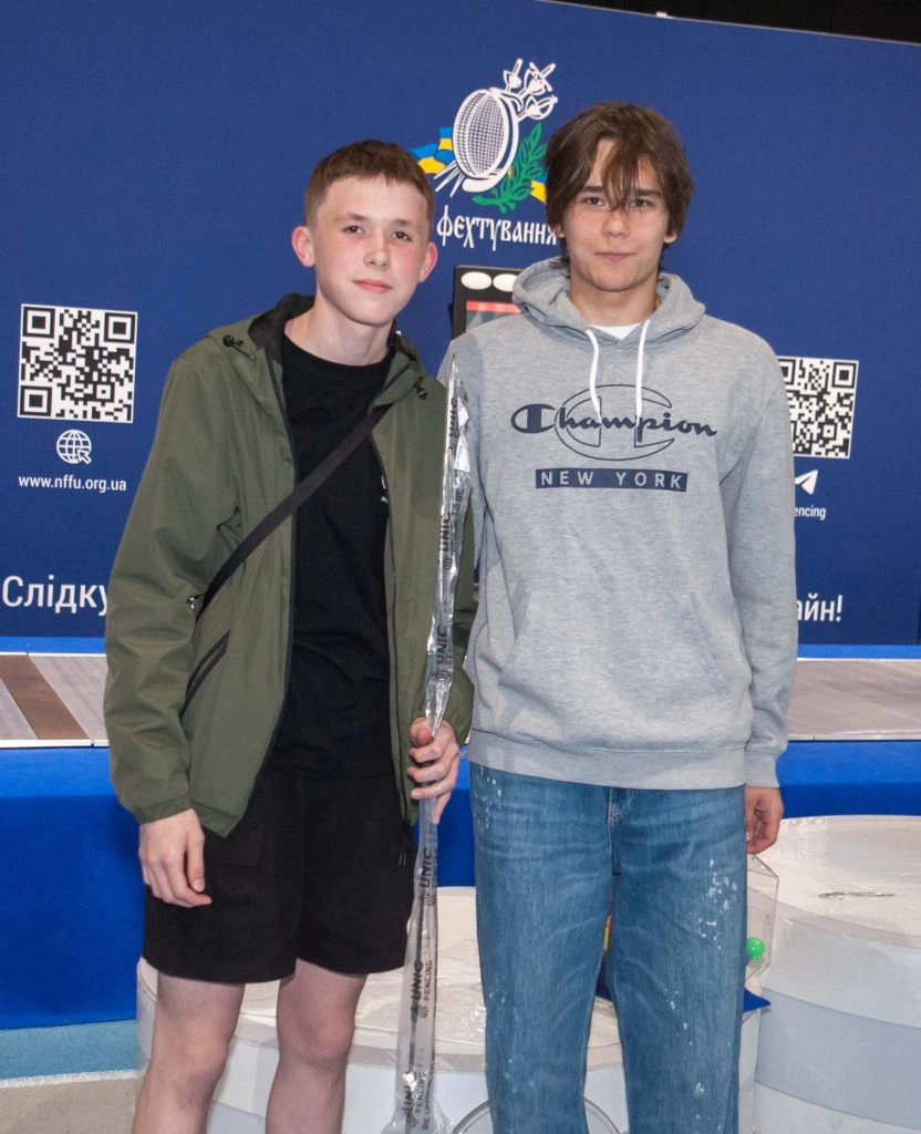 Арсеній Карапиш після перемоги на чемпіонаті України-2026 з фехтування серед шпажистів