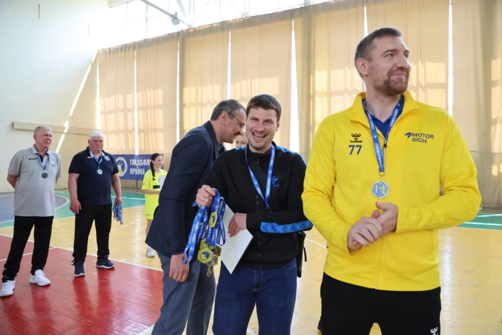 Гравці «Мотор» Запоріжжя святкують перемогу в Суперлізі 2025/2026 на церемонії нагородження в Одесі