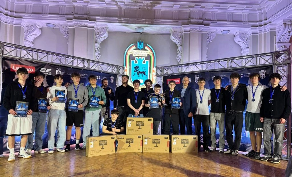 Переможці LDUFK School Cyber Cup з Counter-Strike 2 у Львові з медалями та призами