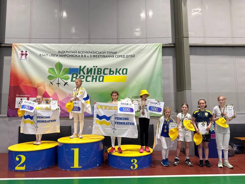 Переможці турніру «Київська весна» з фехтування на рапірах на п'єдесталі пошани в спорткомплексі ЦСК ЗСУ
