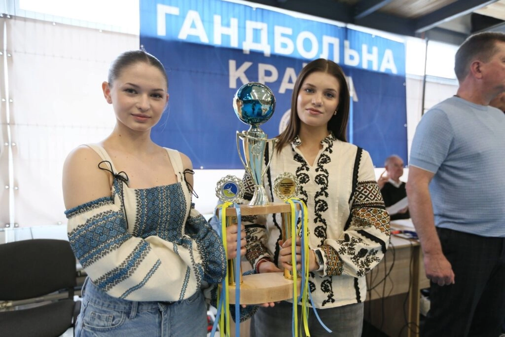 Запорізький “Мотор” святкує перемогу в Кубку України з гандболу 2026 на львівській Shuvar Арені