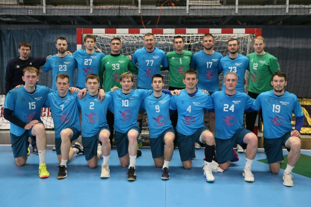 Гандбольна команда "Мотор" святкує перемогу в Кубку України 2026 на арені Shuvar у Львові