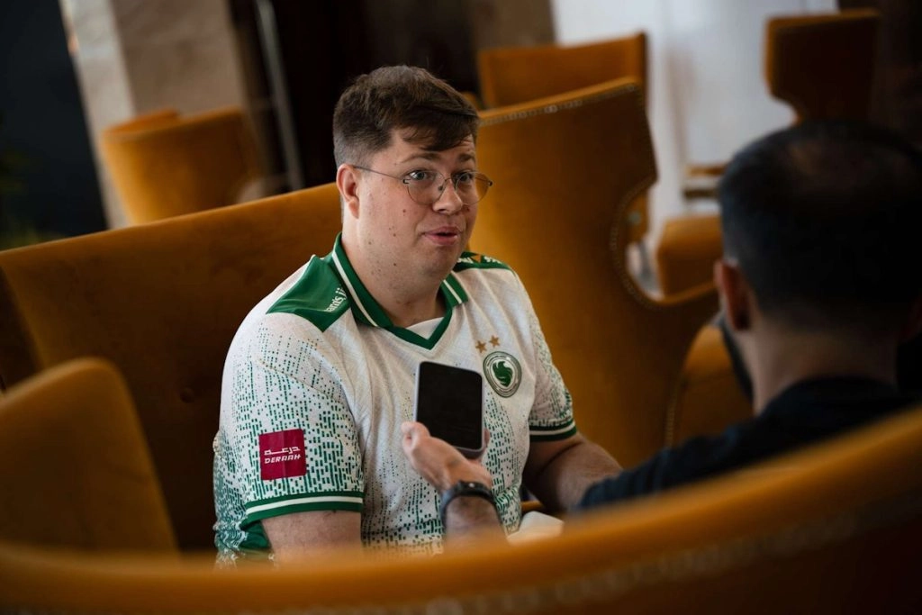 karrigan дає інтерв’ю як новий IGL Falcons під час турніру в Астані