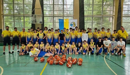 Літній баскетбольний табір у Пущі-Водиці: хто тренує 45 юних гравців?