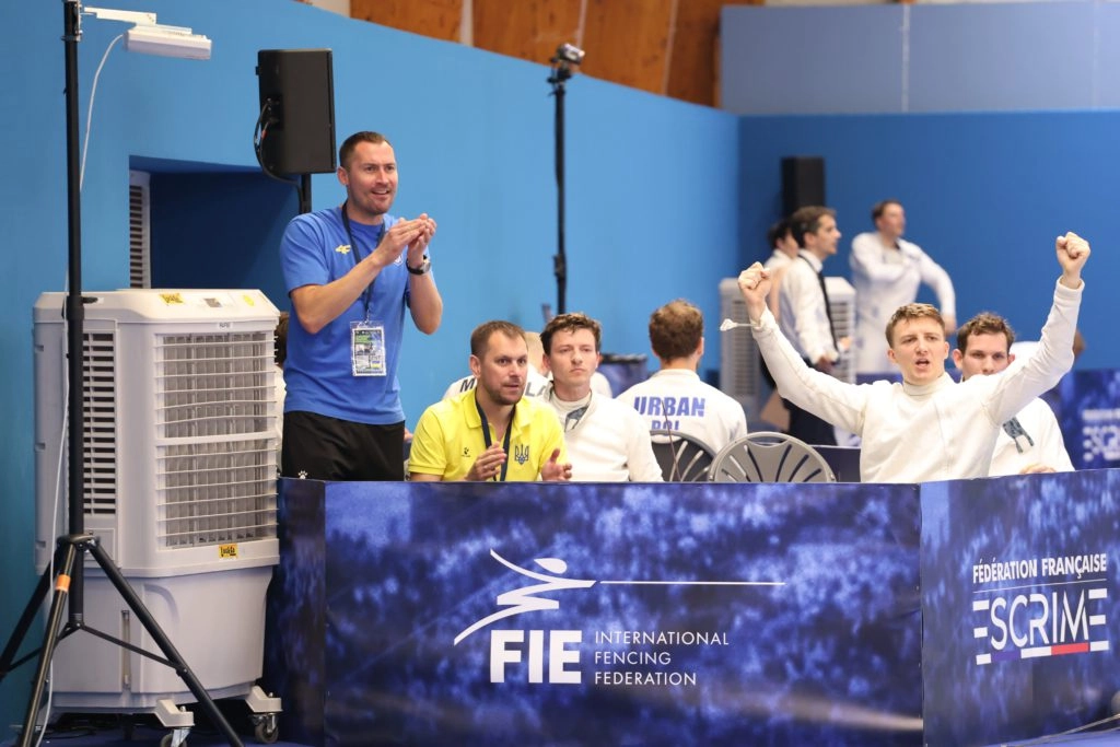 Збірна України святкує бронзу на чемпіонаті Європи з фехтування у французькому Антоні