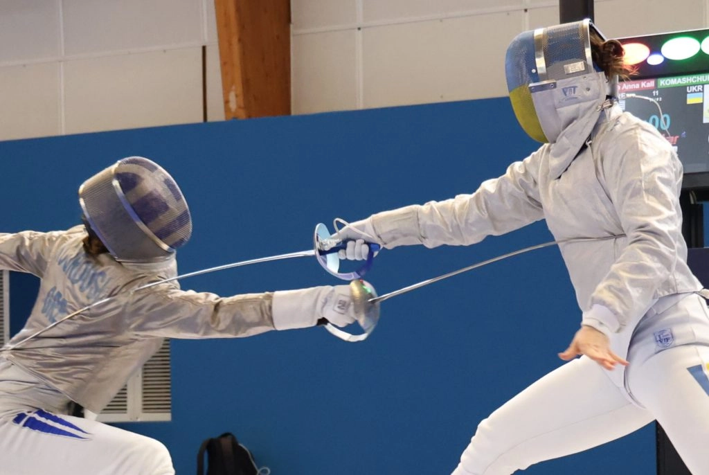 Аліна Комащук змагається на чемпіонаті Європи з фехтування у французькому Антоні