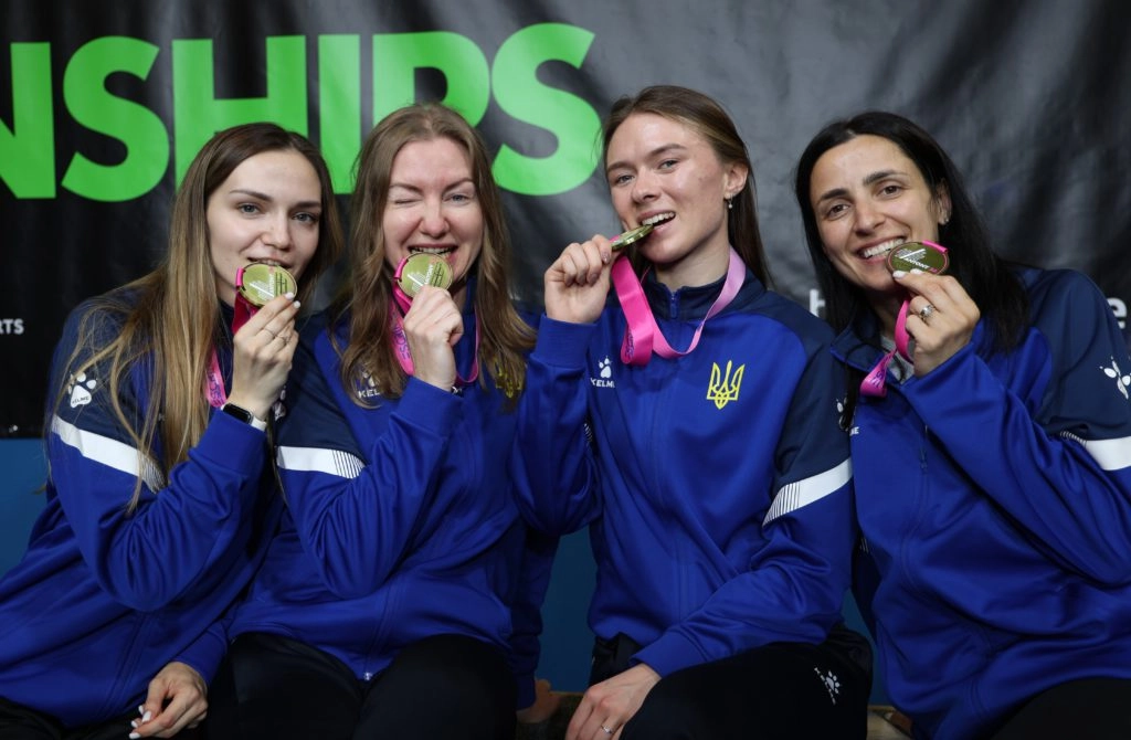 Українські шпажистки святкують бронзову медаль на чемпіонаті Європи 2026 у Франції