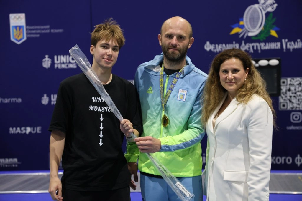 Олексій Стаценко з медаллю на чемпіонаті України з фехтування в Олімпійському коледжі Києва