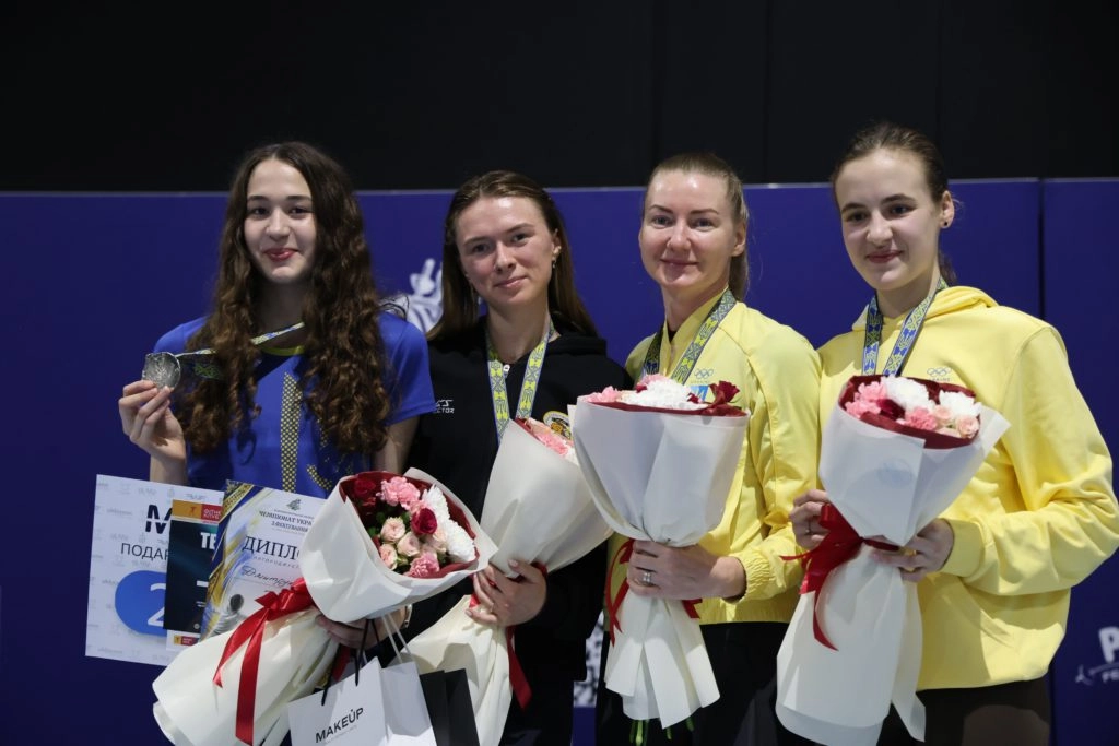 Анна Максименко та призери чемпіонату України з фехтування на шпазі в ОФКІП, Київ