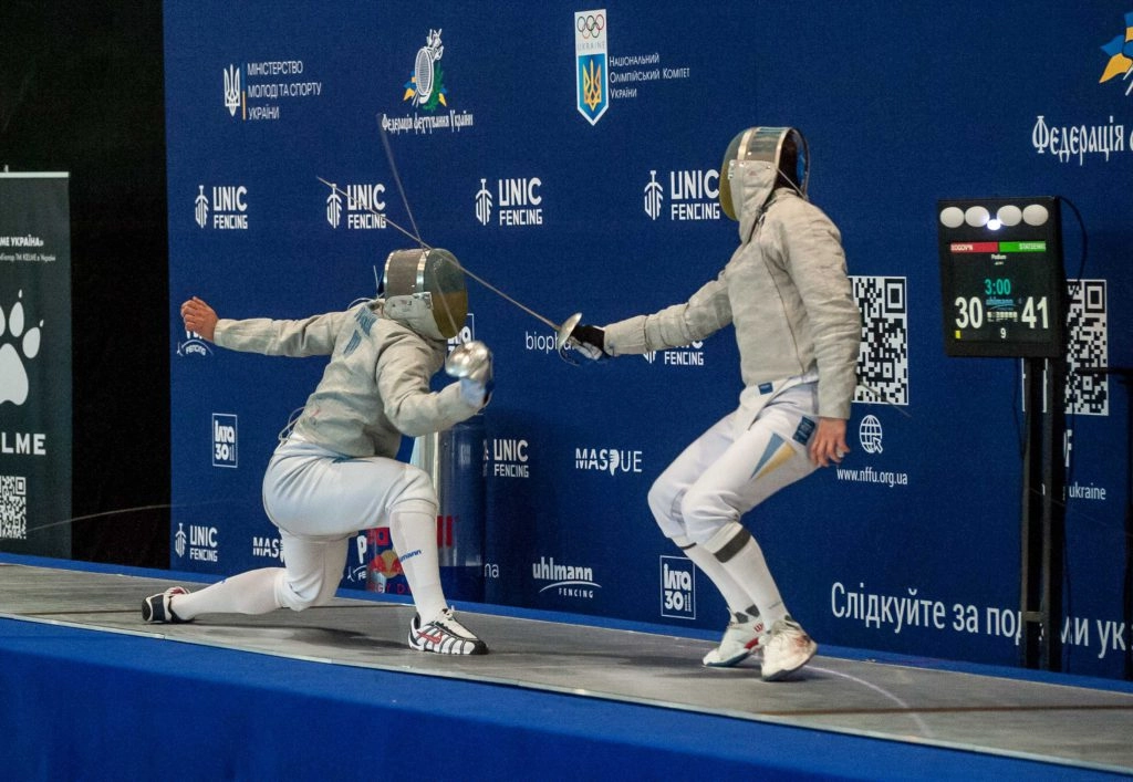 Шпажисти змагаються у фіналі чемпіонату України в Олімпійському коледжі Києва, рахунок 41:30