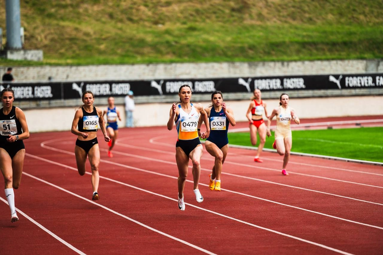 Легкоатлетки на чемпіонаті України у Львові змагаються у бігу на 5000 метрів