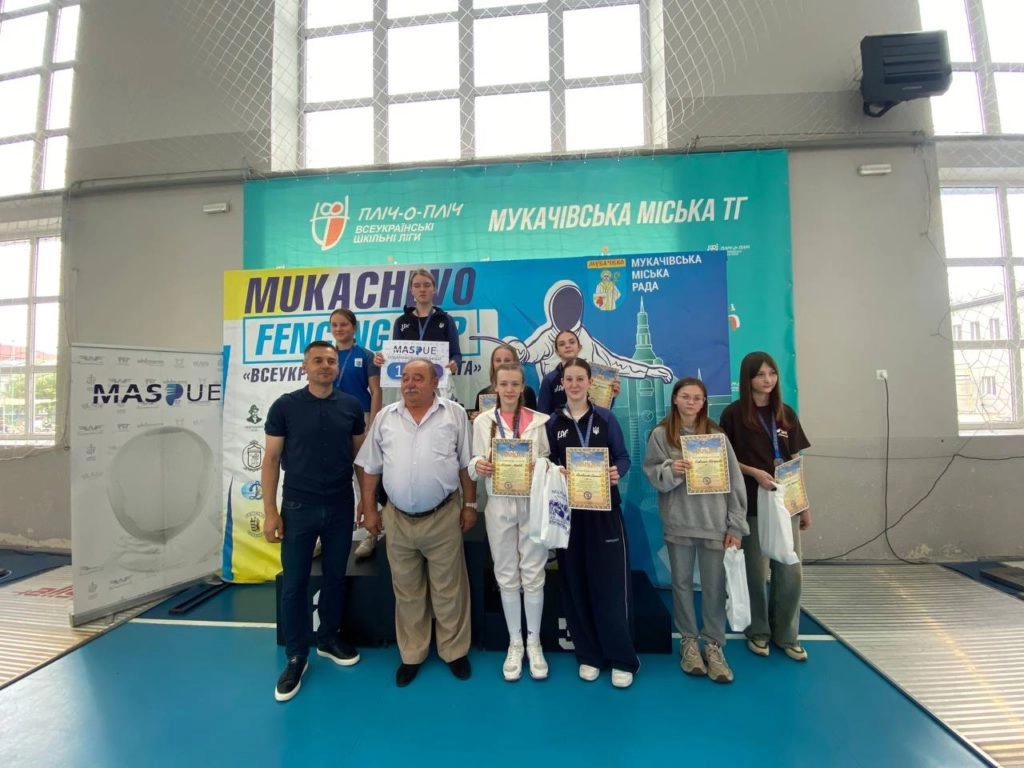 Переможці Mukachevo Fencing Cup-2026 на п'єдесталі пошани у спортивному комплексі Мукачево