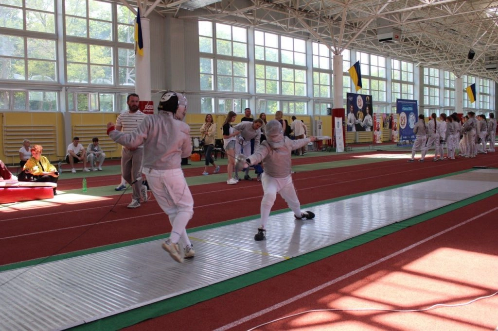 Юні фехтувальники змагаються на турнірі «Одеса-2026» у спорткомплексі «Олімпієць