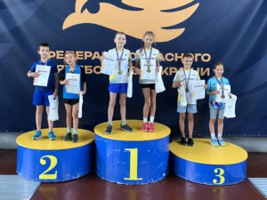 Переможці Чемпіонату України з естафет з сучасного п’ятиборства U9 у Києві на п'єдесталі пошани