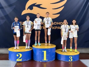 Переможниці U13 дівчата Євлаш Кристина та Мазепа Анна на п'єдесталі Чемпіонату України в Києві