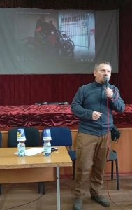 Андрій Раднюк виступає на заході Федерації мотоциклетного спорту України, присвяченому мотоболу