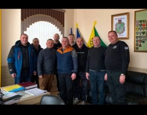Андрій Раднюк з колегами з Федерації мотоциклетного спорту України святкує День народження