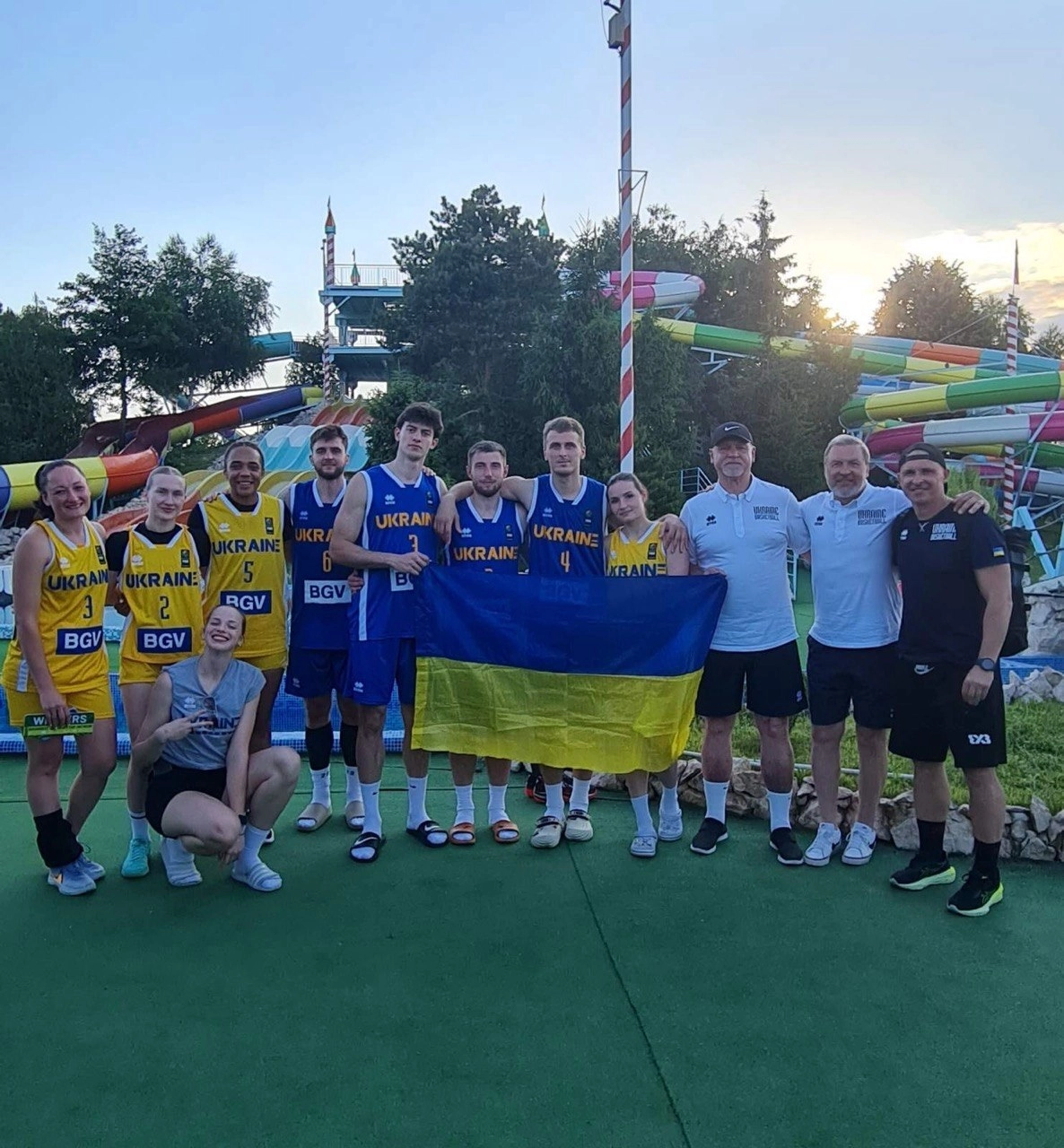 Чоловіча збірна України з баскетболу 3х3 після кваліфікації Євро-2026 у Бухаресті з тренерами