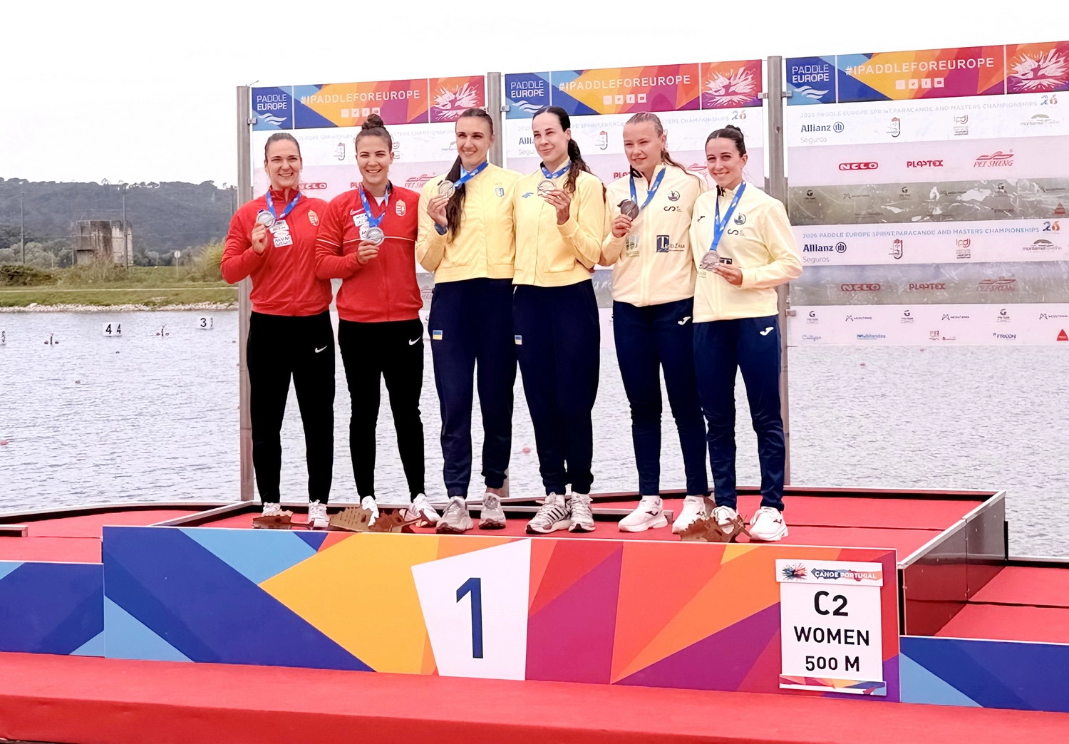 Людмила Лузан і Анастасія Рибачок святкують золото на чемпіонаті Європи в Монтемор-у-Велью