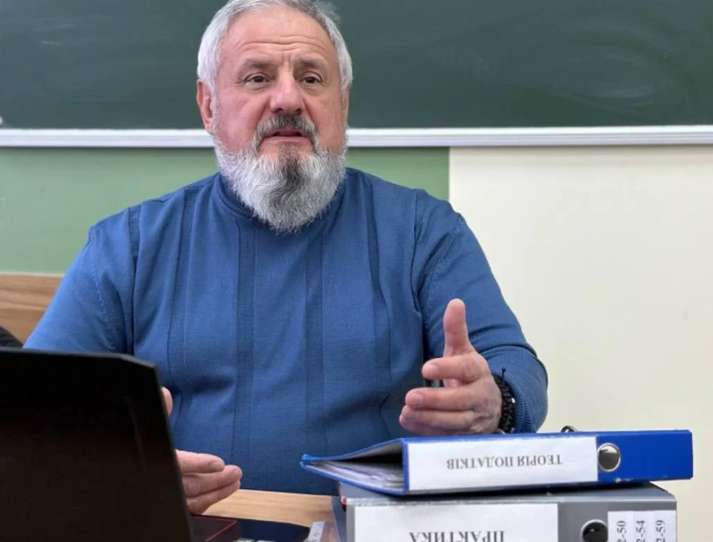 Хто святкує сьогодні у ФМСУ? Лекарь Сергій Іванович отримує вітання