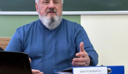 Хто святкує сьогодні у ФМСУ? Лекарь Сергій Іванович отримує вітання