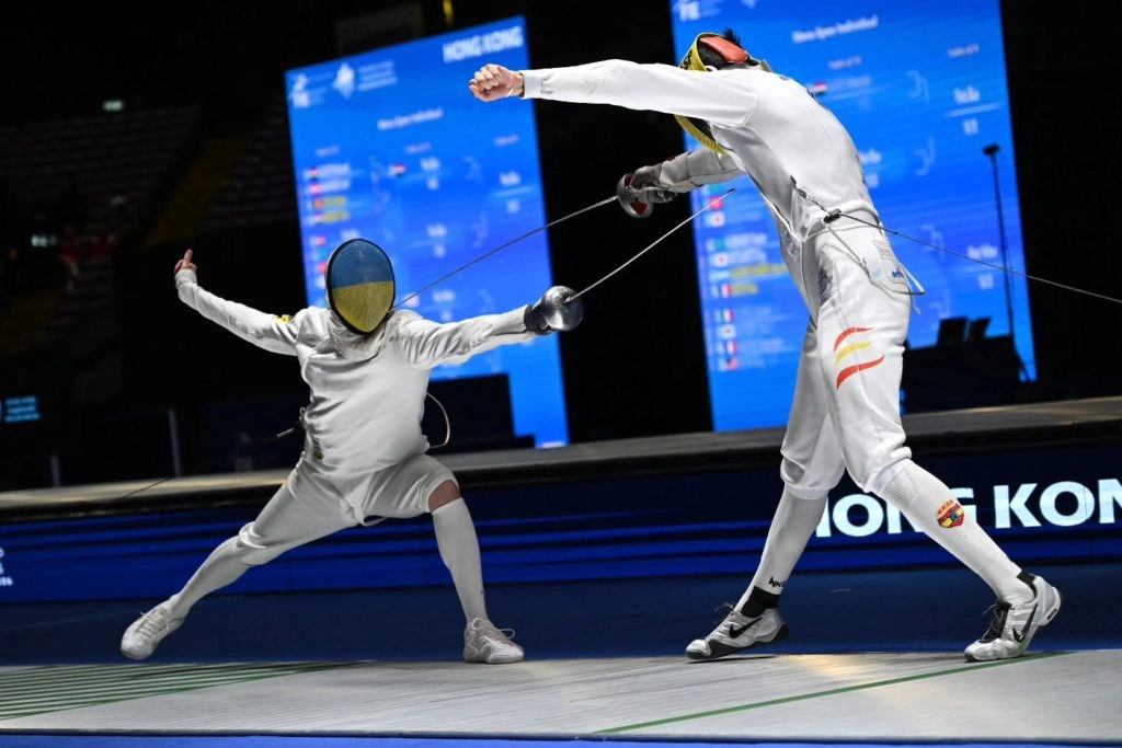 Шпажисти Роман Свічкар та Вадім Анохін на чемпіонаті світу з фехтування в Гонконзі 2023