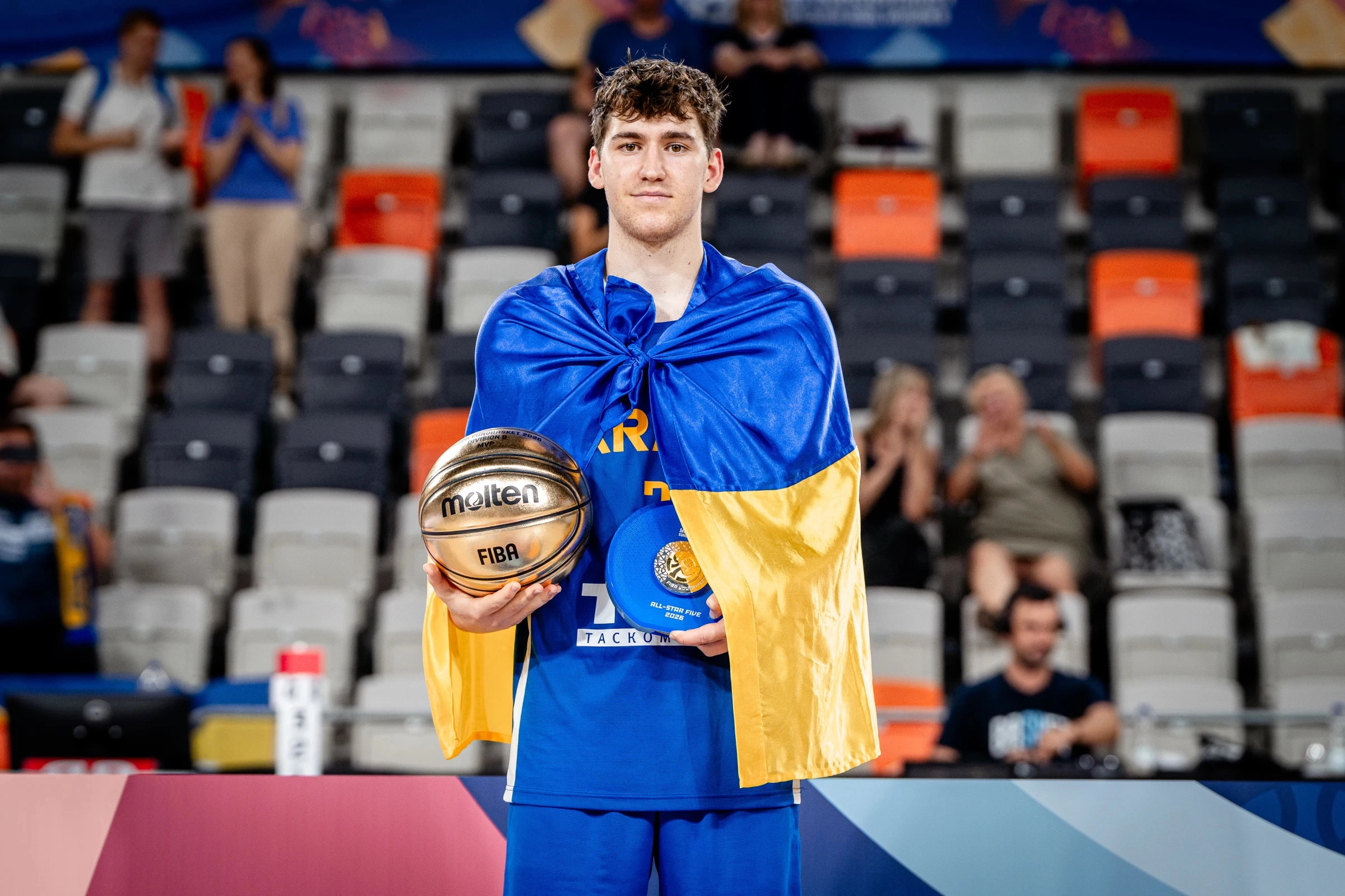 Єгор Сушкін святкує перемогу збірної України на чемпіонаті Європи U-20 в Братиславі