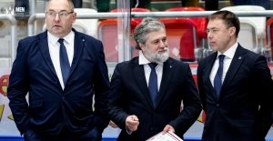 Тренерський штаб збірної України з хокею під керівництвом Дмитра Христича на матчі сезону 2026/2027