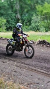 Рябінкін Артем з Кривого Рогу на трасі IV етапу Чемпіонату України з кантрі-кросу в Знам’янці