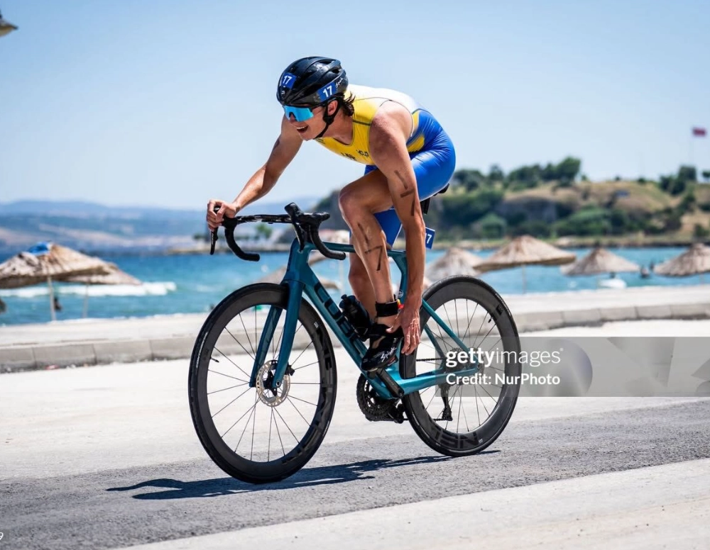 Іван Шевченко на велосипедному етапі Кубка розвитку World Triathlon у Галліполі