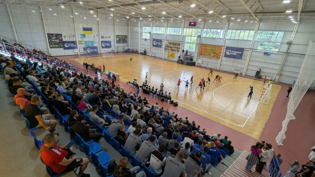 Гандбольний матч Суперкубка-2026 на «Сарни-Арені», трибуни заповнені вболівальниками