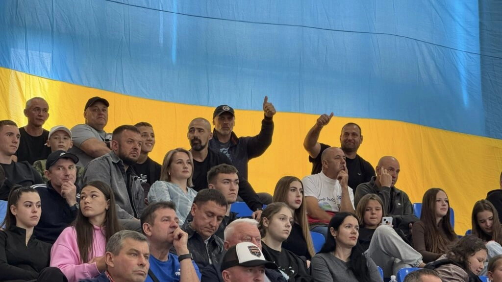 Вболівальники на трибунах «Сарни-Арени» під час Суперкубка України з гандболу 2026