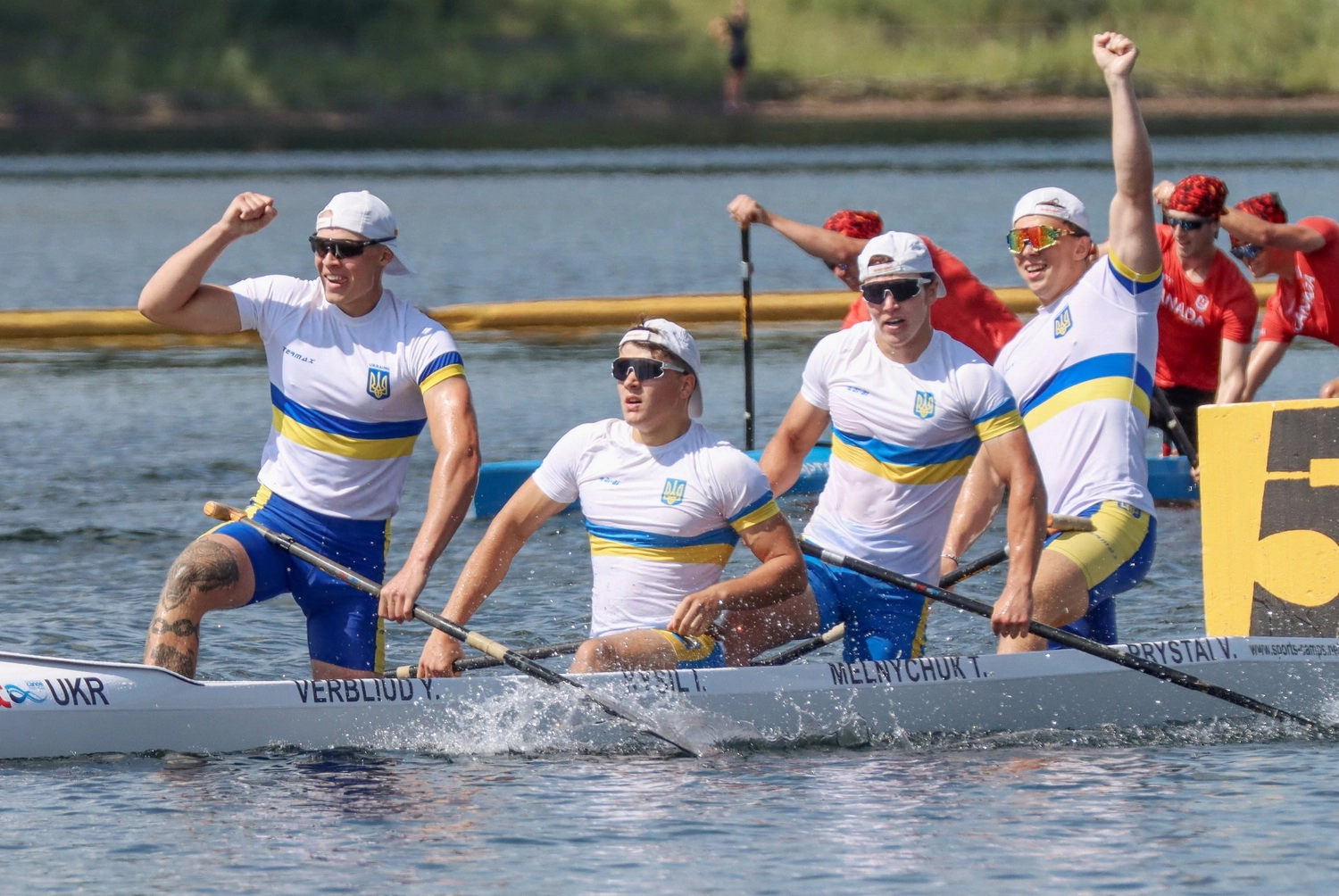 Каноїсти збірної України святкують бронзу на молодіжному чемпіонаті світу в Галіфаксі 2026